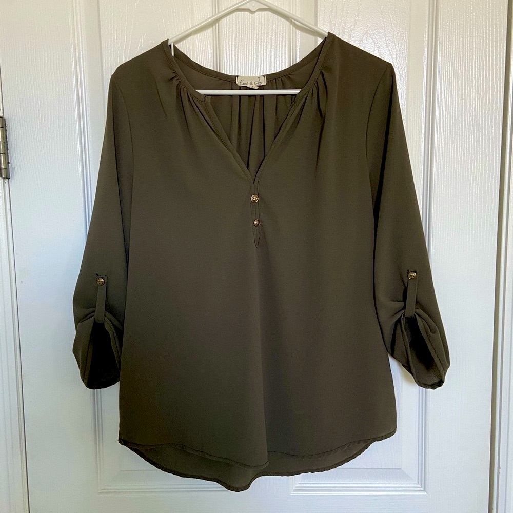 V neck 3/4 sleeve blouse